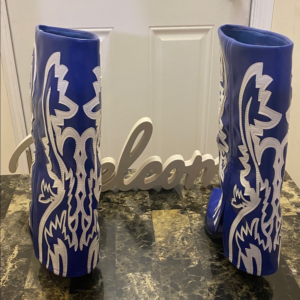 🔥Won’t Last🔥Azalea Wang Blue & White Western Embroidered Design Boots Size 9 EUC - Picture 3 of 9